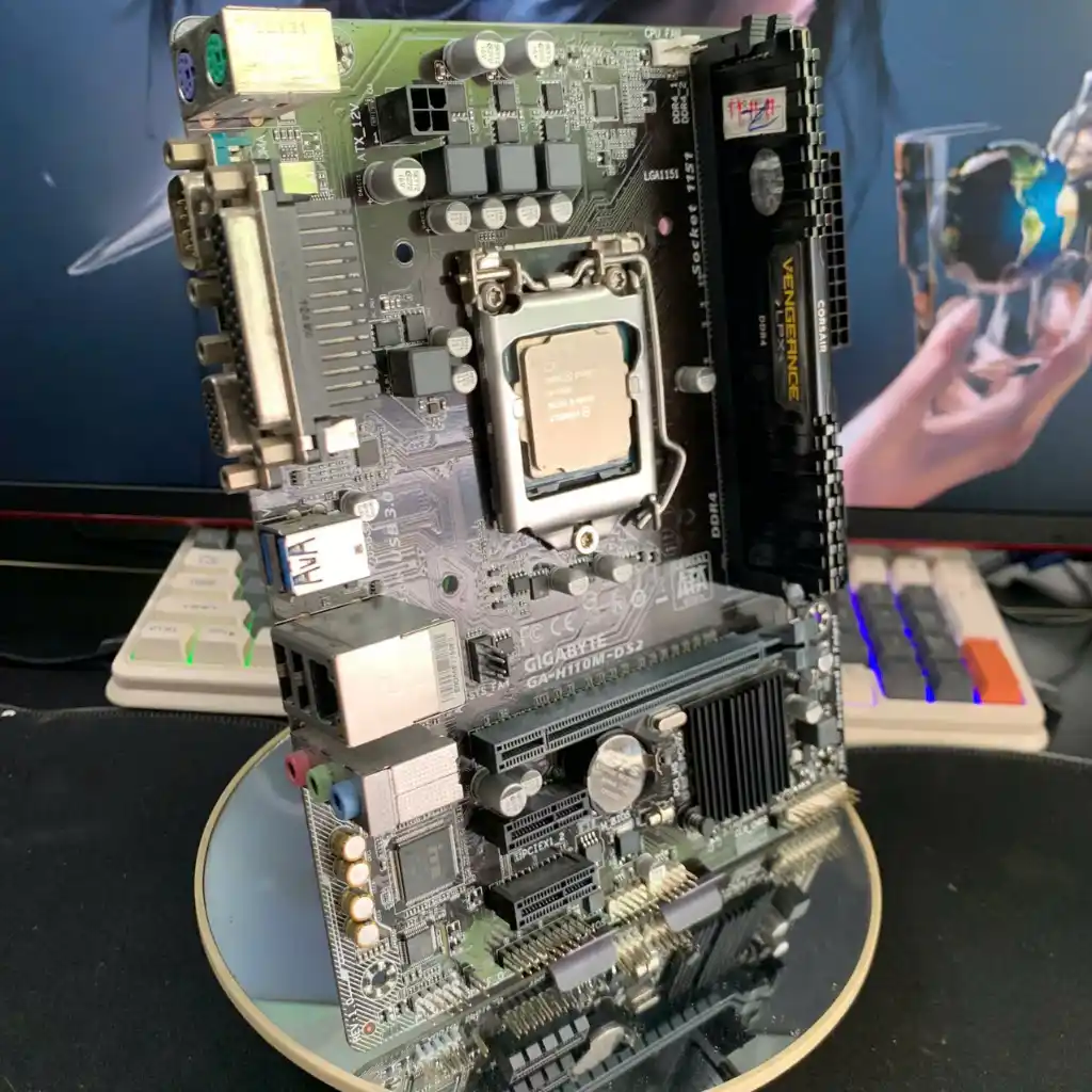 Combo Gigabyte GA-H110M-DS2 + Core i3-7100 + RAM 8GB DDR4 2