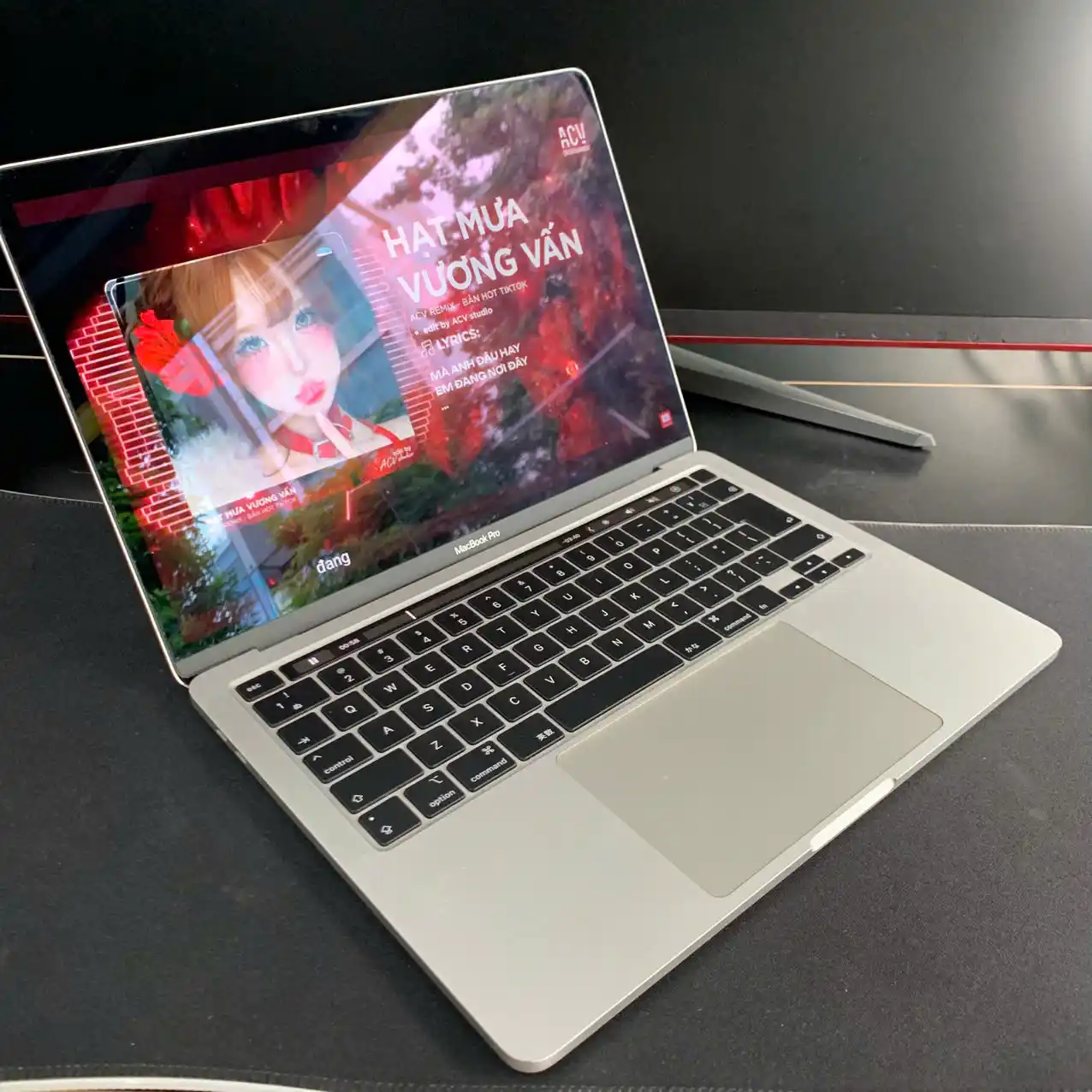 MacBook Pro 2020 (13-inch, Touch Bar) | Core i7 2.3GHz | RAM 32GB | SSD 1TB | Retina 13.3" 3