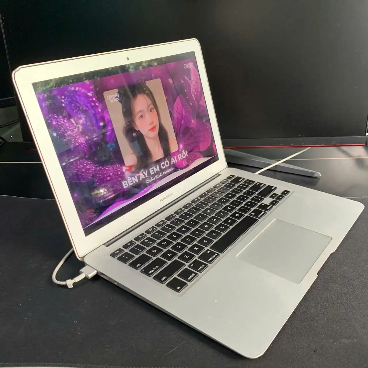 MacBook Air 13 inch (2017) | Core i5 | RAM 8GB | SSD 128GB | macOS Monterey 4