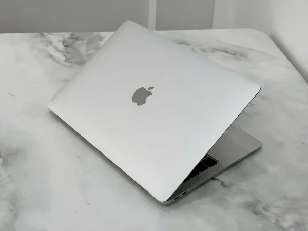 MacBook Air M1 13.3-inch / 8GB RAM / 256GB SSD (Giá rẻ) 3