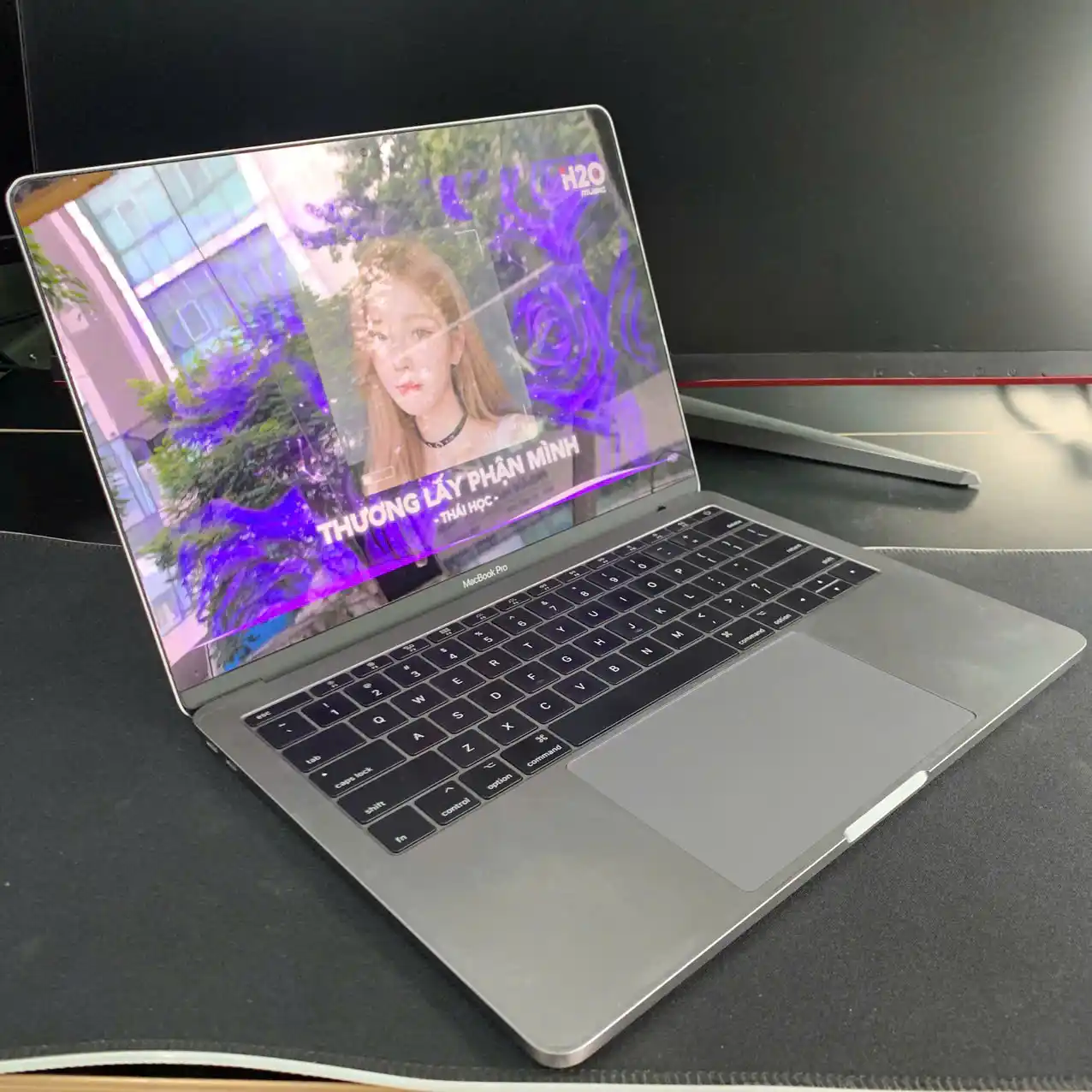 MacBook Pro 2017 (13-inch, Two Thunderbolt 3) | Core i5 2.3GHz | RAM 8GB | SSD 256GB | Retina 13.3" 3