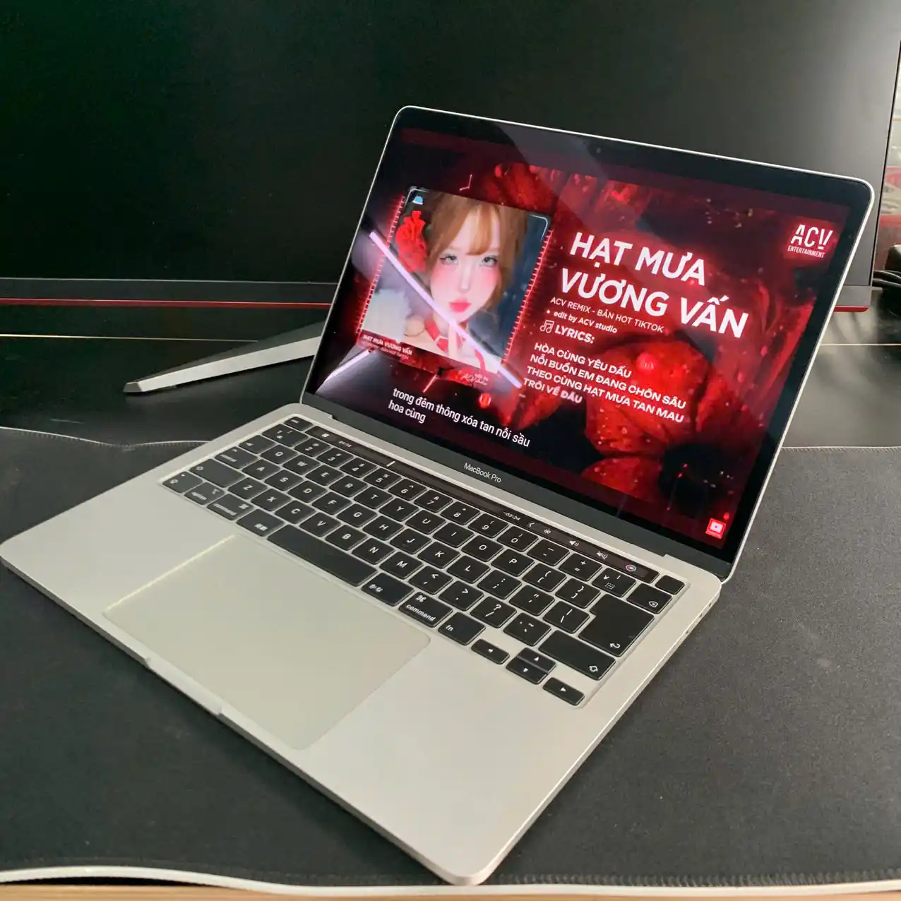 MacBook Pro 2020 (13-inch, Touch Bar) | Core i7 2.3GHz | RAM 32GB | SSD 1TB | Retina 13.3" 4